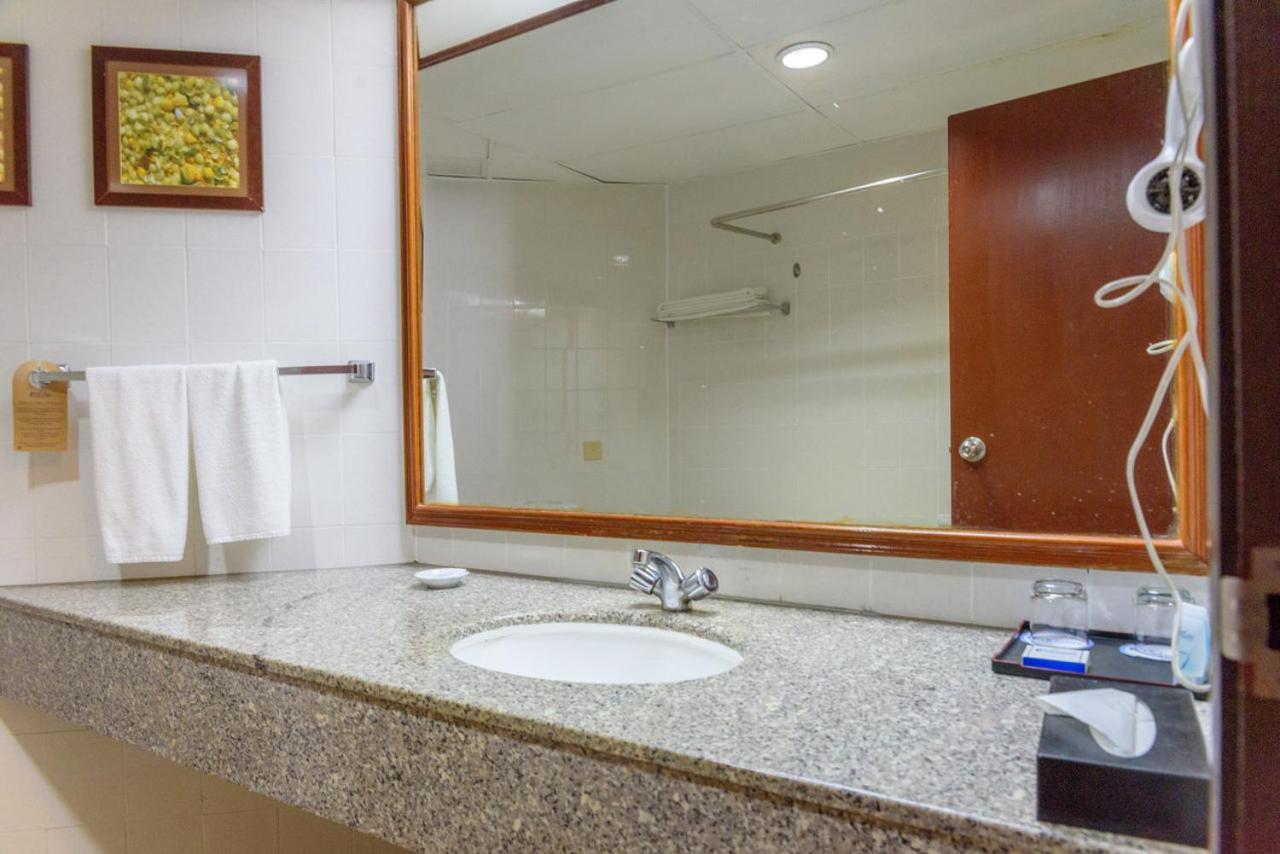 J Beach Suites At Rainbow Paradise Tanjung Bungah  Exteriér fotografie